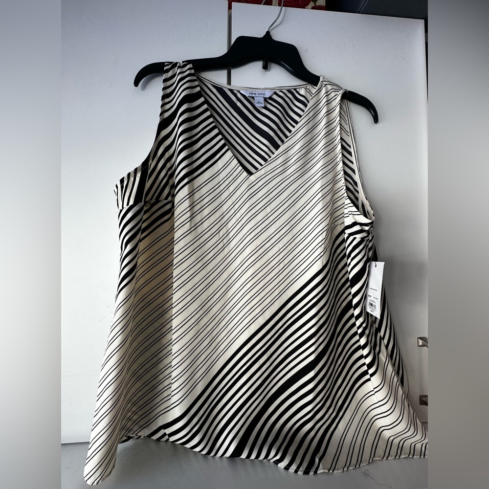 🤍 Nine West NWT Black White Stripe Sleeveless V Neck Blouse L